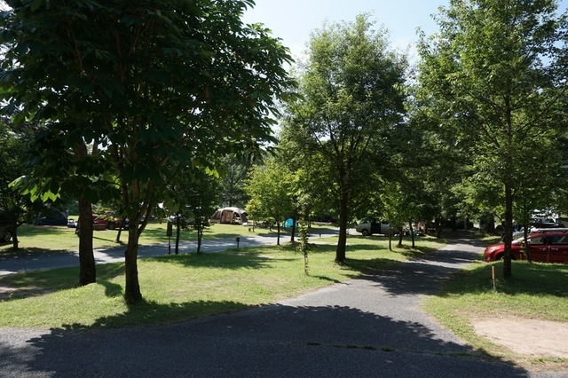 2015年与田切公園キャンプ場サイト風景.JPG