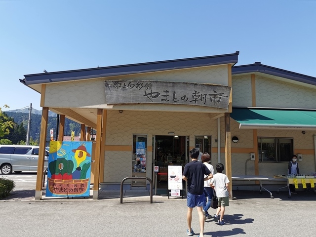 03朝市で買い物.jpg