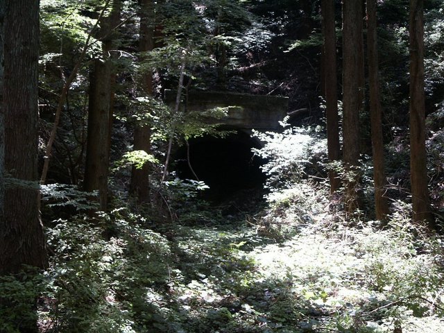 2002不明な気田川のキャンプ場近くのトンネル.JPG