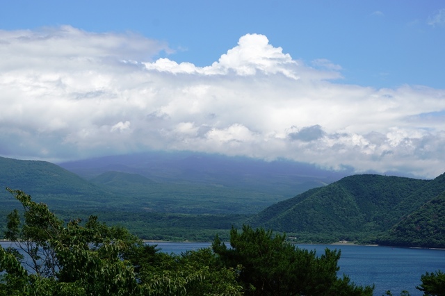 02本栖湖越しの富士山見えず2.JPG