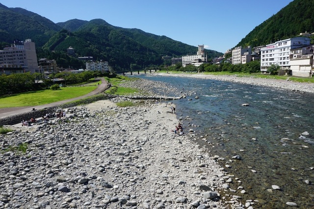 25河原の露天風呂は入浴禁止に.JPG